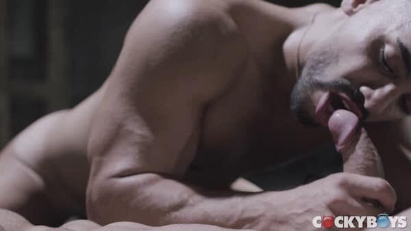 François Sagat contraint à sucer